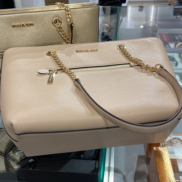 MICHAEL KORS
Jet Set Medium Front Zip Pebbled Leather Chain Tote Bag
Buff
NWT - Picture 7 of 16